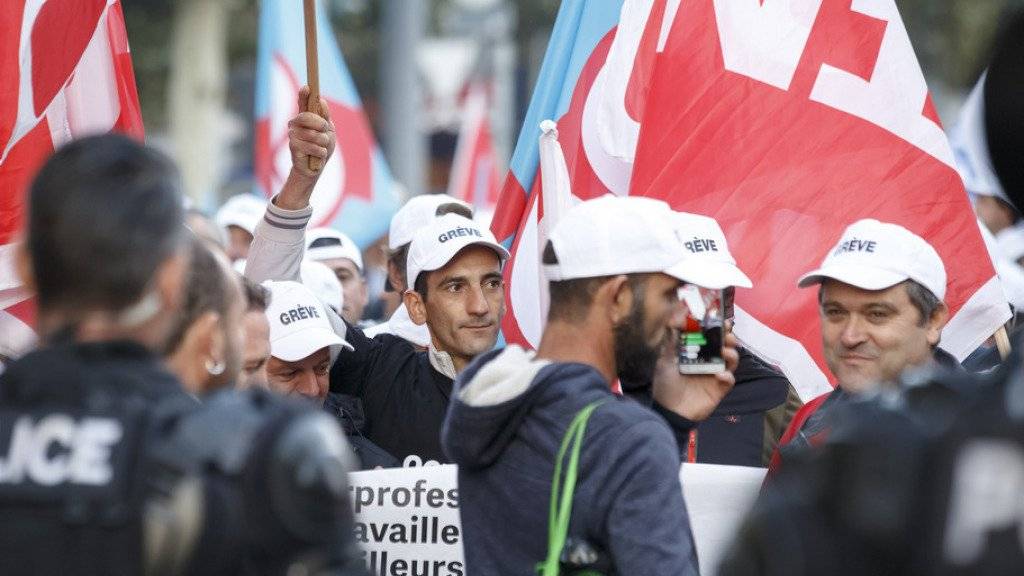 Für die Gewerkschaften ist der zweitägige Streik in Genf ein Erfolg. Die grosse Beteiligung zeige, dass die Bauarbeiter bereit seien, für ihre Rechte und ihre Würde zu kämpfen.