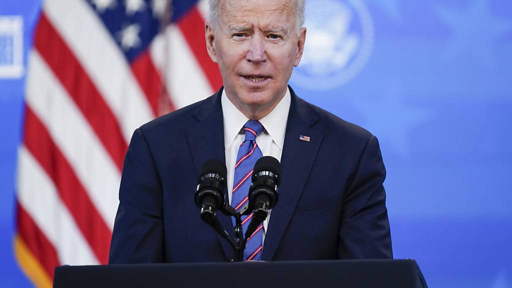 Joe Biden, Präsident der USA, spricht im South Court Auditorium im Eisenhower Executive Office Building. Foto: Evan Vucci/AP/dpa