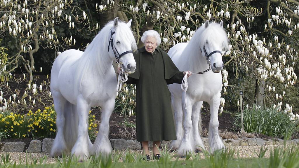 Die Queen feiert zum 96. Geburtstag ihre Liebe zu Pferden