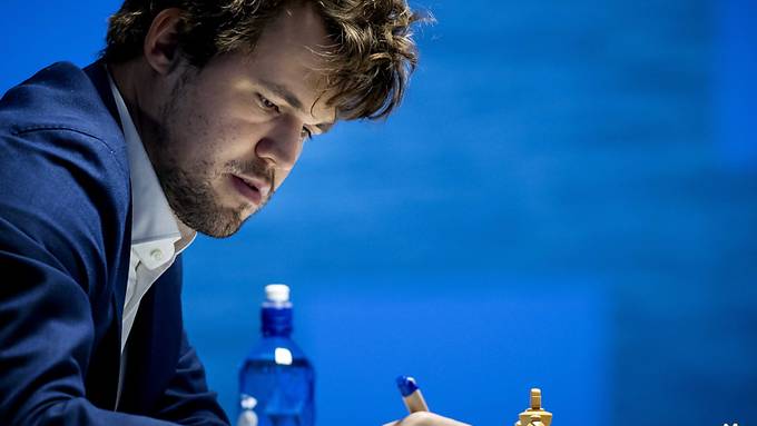 Carlsen verteidigt WM-Krone gegen Nepomnjaschtschi