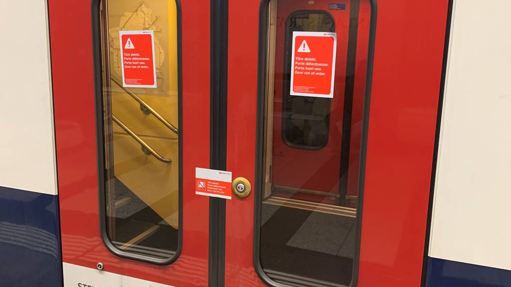 Zugtür seit Monaten defekt: Ist die S16 der Zürcher Sorgen-Zug? 