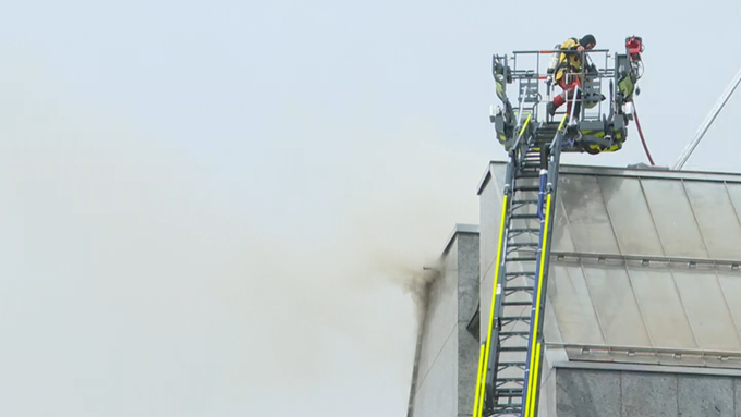 Machten Feuerwehrleute Selfies während Brand in Opfikon?