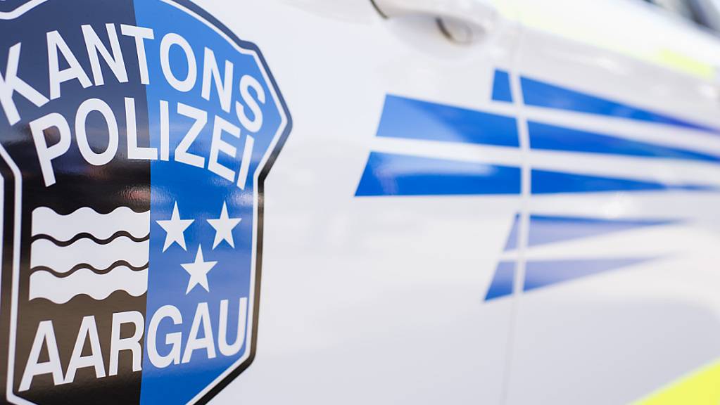 Nach dem tätlichen Angriff auf einen 34-Jährigen hat die Kantonspolizei Aargau einen Zeugenaufruf erlassen. (Archivbild)
