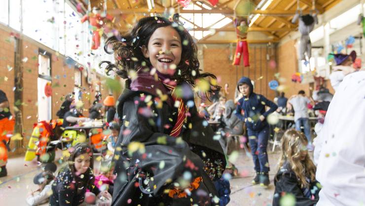 At the Freienwil children's carnival, young visitors rained down confetti.