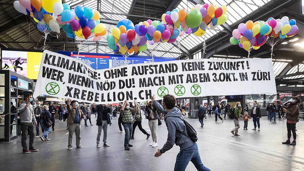 Ihnen reicht die Notlösung wohl nicht: Aktion von Extinction Rebellion im September im Zürcher Hauptbahnhof. (Archivbild)
