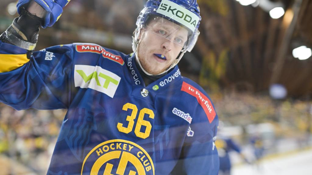 Simon Knak schoss den HC Davos in der 57. Minute spät zum Sieg im ersten Halbfinal