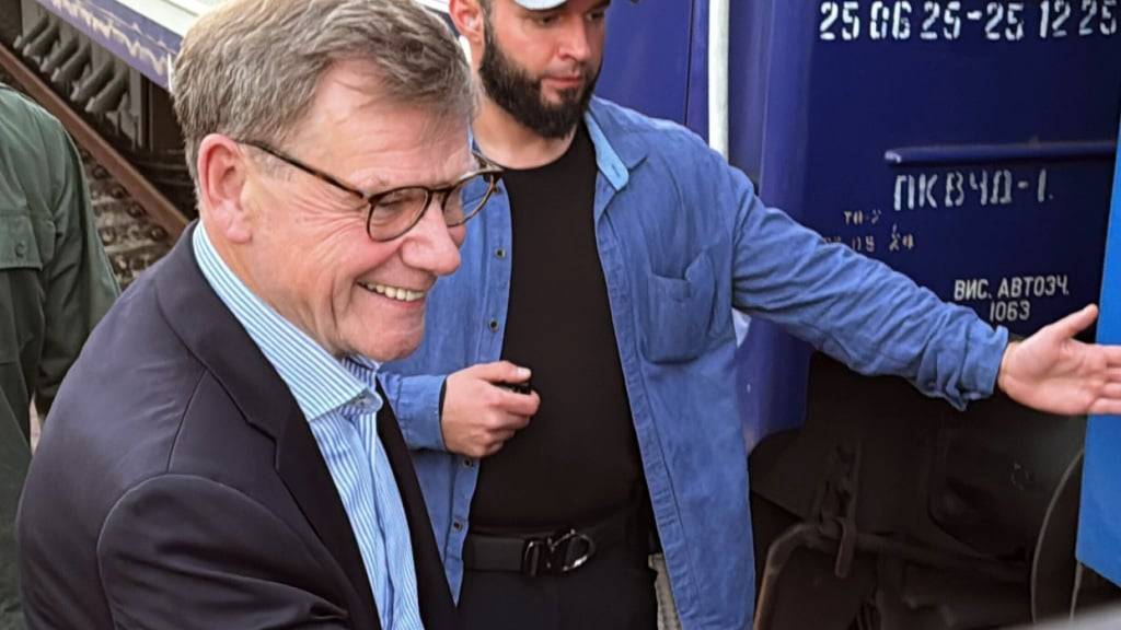 Johann Wadephul, Außenminister von Deutschland, steigt in Polen in den Zug nach Kiew. Foto: Jörg Blank/dpa