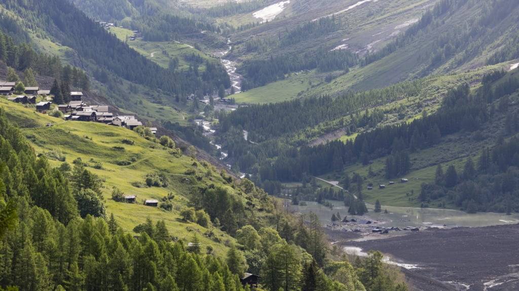 Die Lage in Blatten im Walliser Lötschental ist am Montag als stabil eingeschätzt worden.
