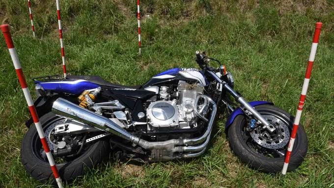 Motorradfahrer nach Kollision schwer verletzt