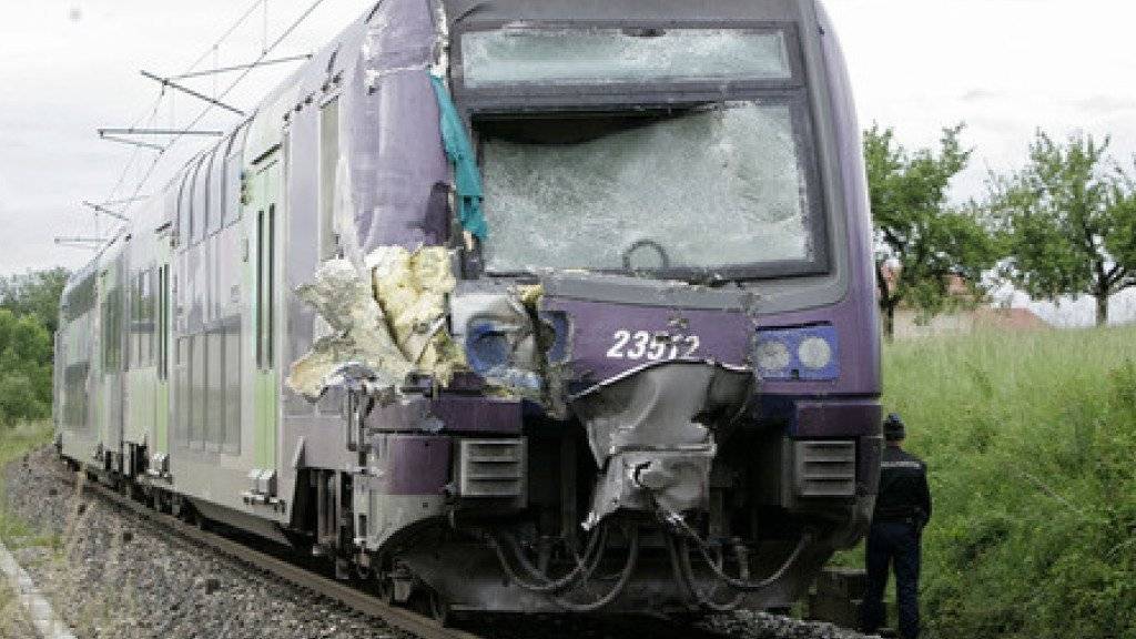 Bei einem Zugunglück in Südfrankreich sind rund zehn Menschen schwer verletzt und 50 weitere leicht verletzt worden. (Symbolbild)