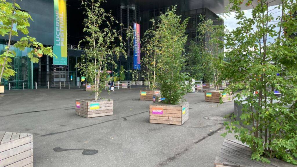 Passend zum Thema von Lucerne Festival wurde der Europaplatz vor dem KKL Luzern mit einem «Paradiesgarten» geschmückt.