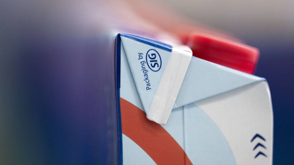 Trotz leicht rückläufigem Umsatz und deutlich geringerem Gewinn infolge hoher Einmalkosten hält SIG an den Zielen für das laufende Jahr fest. (Archivbild)