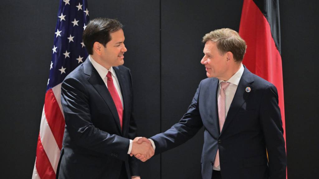 Deutschlands Außenminister Johann Wadephul (rechts) und US-Außenminister Marco Rubio in Belek. Foto: Sebastian Christoph Gollnow/dpa