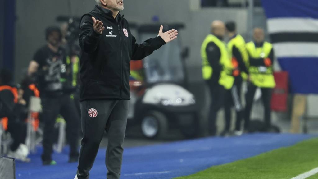 Urs Fischer muss in Strassburg zusehen, wie seine Mannschaft das Zweitore-Polster aus dem Hinspiel entgleitet