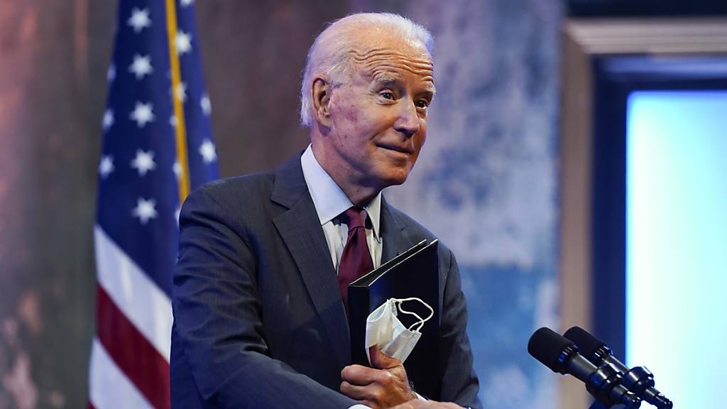 Joe Biden, demokratischer Bewerber um die Präsidentschaftskandidatur und ehemaliger US-Vizepräsident, hält im Queen Theater eine Rede. Foto: Andrew Harnik/AP/dpa