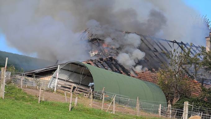 Bauernhaus in Biglen gerät in Vollbrand