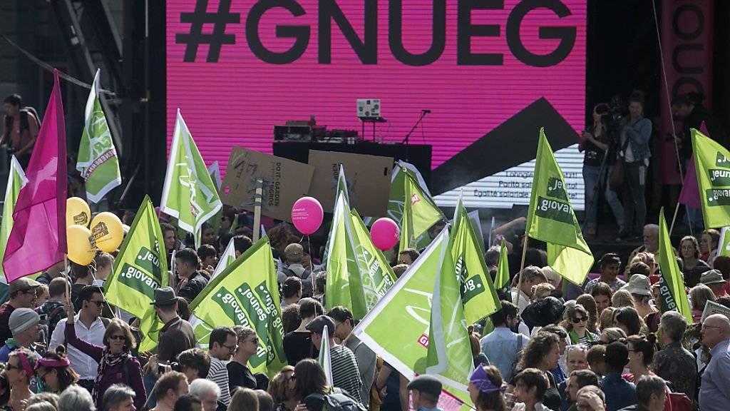 Ende September demonstrierten mehrere hundert Personen in Bern für Lohngleichheit und gegen Diskriminierung «#Enough 18» (Archivbild)