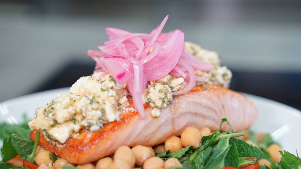 Von Jennifer Aniston inspiriert: Dieser Lachs-Salat verzaubert nicht nur Hollywood