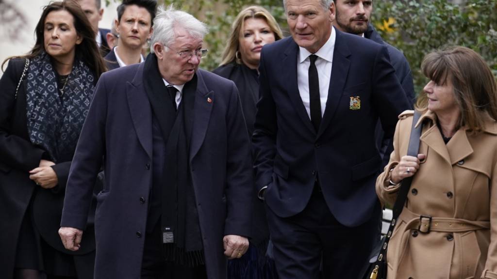 Alex Ferguson und David Gill, der frühere CEO von Manchester United, kamen zum Begräbnis von Bobby Charlton