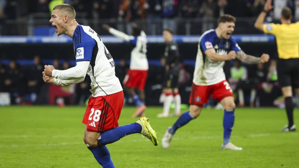 Der Schweizer Miro Muheim feiert den Sieg des HSV über Stuttgart