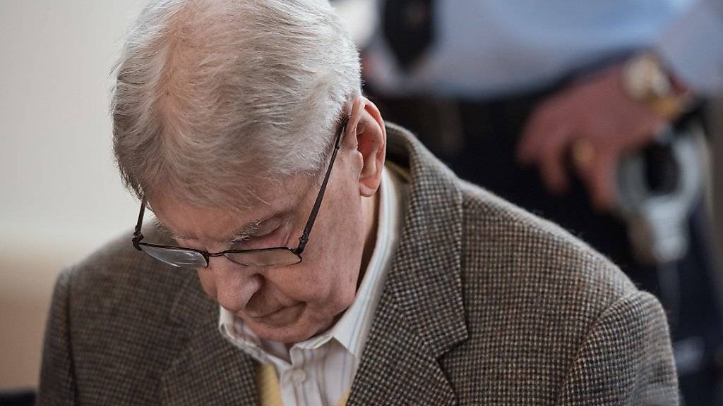 Im deutschen Detmold hat der Prozess gegen einen ehemaligen SS-Wachmann im Konzentrationslager Auschwitz begonnen. Dem 94-Jährigen wird Beihilfe zum Mord in 170'000 Fällen vorgeworfen.