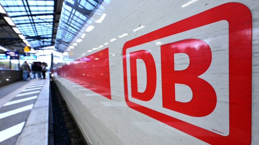 Erstmals seit langem hat die Deutsche Bahn wieder einen Gewinn geschrieben. Die schlechte Zufriedenheitsquote bei den Kundinnen und Kunden dürfte das aber kaum steigern.