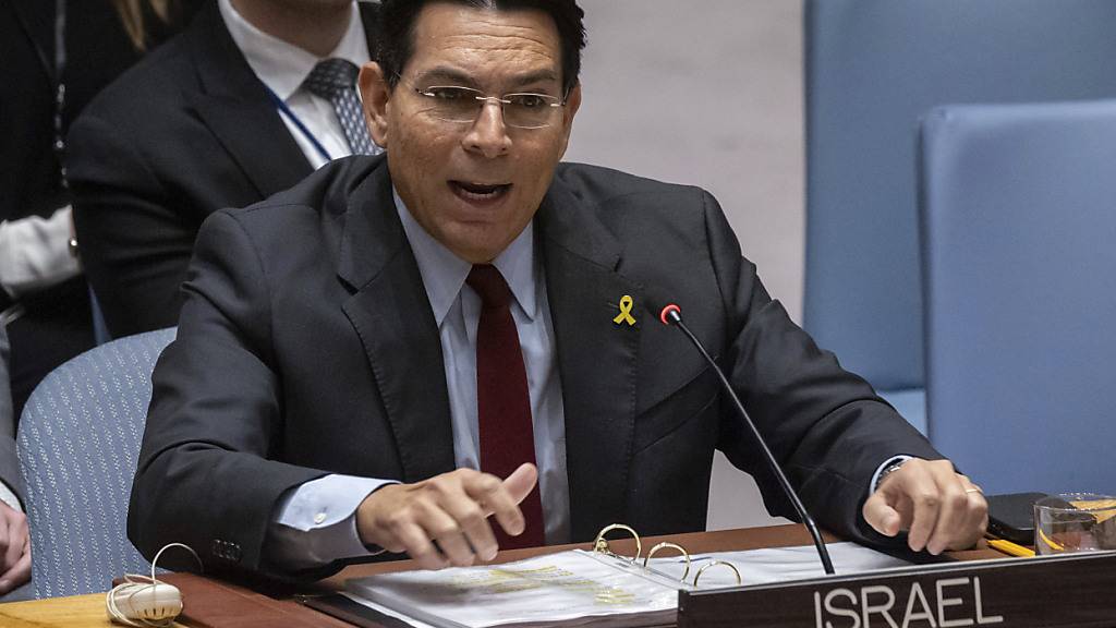 ARCHIV - Botschafter Danny Danon, Ständiger Vertreter Israels bei den Vereinten Nationen, spricht während einer Sitzung des Sicherheitsrates im Hauptquartier der Vereinten Nationen. Foto: Yuki Iwamura/FR171758 AP/dpa