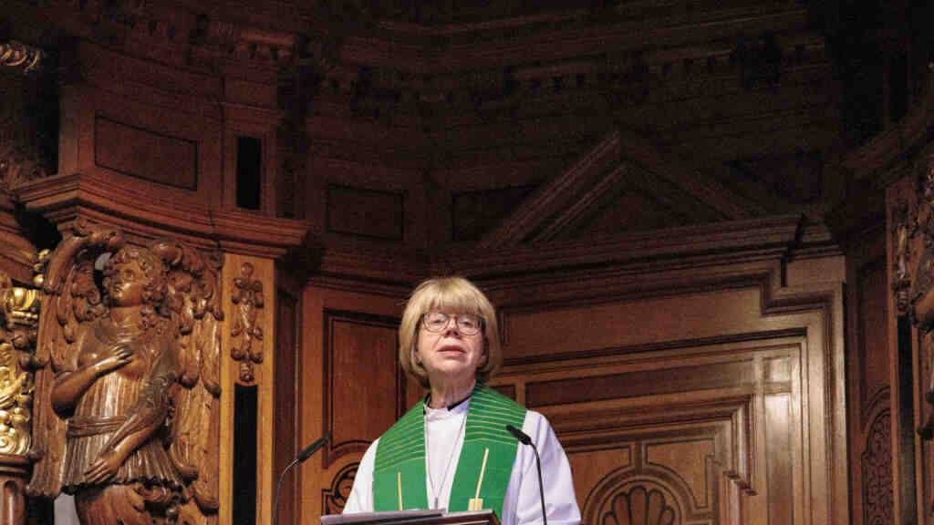 ARCHIV - Sarah Mullally, designierte Erzbischöfin von Canterbury, predigt im Berliner Dom. Die jetzige Bischöfin von London übernimmt als erste Frau in der 1400-jährigen Geschichte dieses Amt. Foto: Carsten Koall/dpa