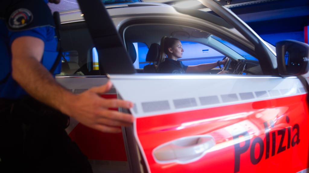 Ein Stockwerk der Handelsschule in Chiasso TI musste am Mittwoch wegen einer unbekannten, die Atemwege reizenden Substanz evakuiert werden. (Symbolbild)