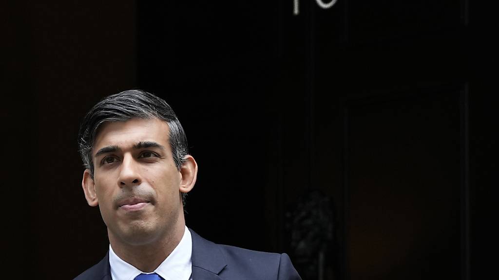 ARCHIV - Der britische Premierminister Rishi Sunak steht unter Druck. Foto: Frank Augstein/AP/dpa