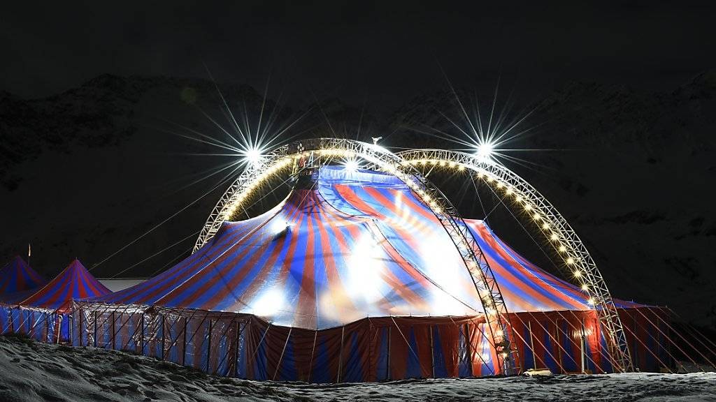 Am 8. Dezember startet das Arosa Humor-Festival in seine 25. Ausgabe. Das Jubiläum wird am Eröffnungstag im traditionellen Zelt mit einem hochkarätig besetzten Galaprogramm gefeiert. (Archivbild)