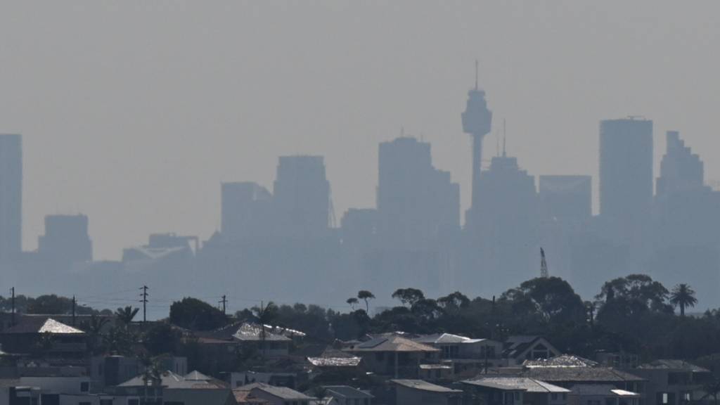 Smoke blankets the skyline of Sydney, Tuesday, September 12, 2023. Parts of Sydney are blanketed in a smoke haze caused by weekend hazard reduction burns as fire authorities prepare the state for the looming bushfire season. (AAP Image/Dean Lewins) NO ARCHIVING