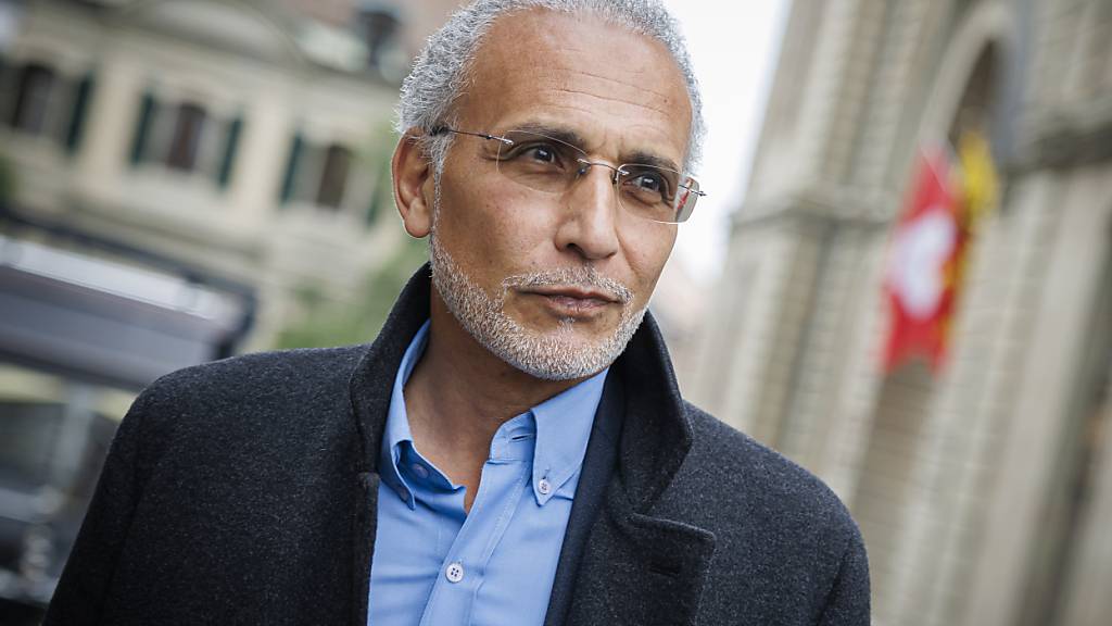 Der Genfer Islamwissenschaftler Tariq Ramadan vor dem Gerichtsgebäude in Genf.