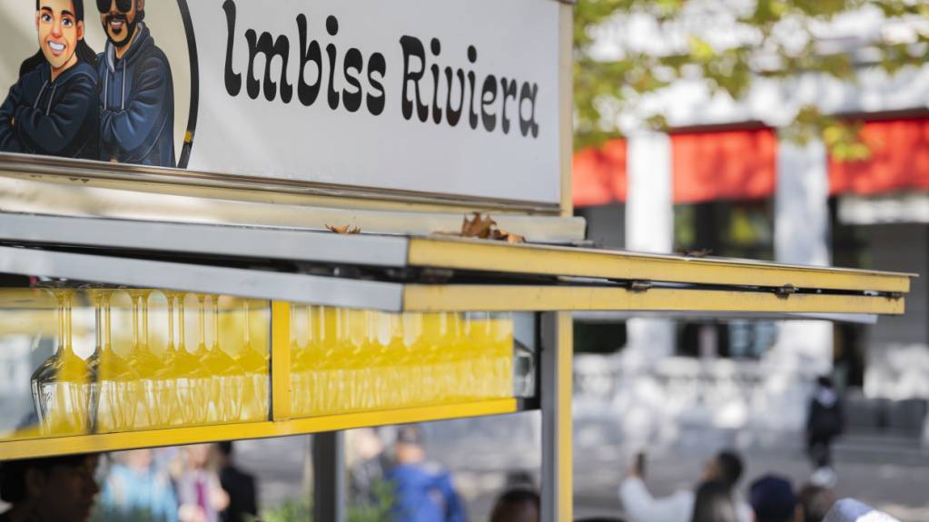 Dem Imbiss «Riviera» droht im September das Aus. Das Stadtzürcher Parlament forderte den Stadtrat auf, eine Lösung zu finden. (Archivbild)