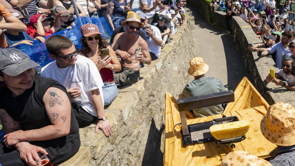 Am Samstag strömten zahlreiche Zuschauer in die Weinberge des Lavaux, um die legendäre Weltmeisterschaft im Tracassets-Fahren mitzuerleben.