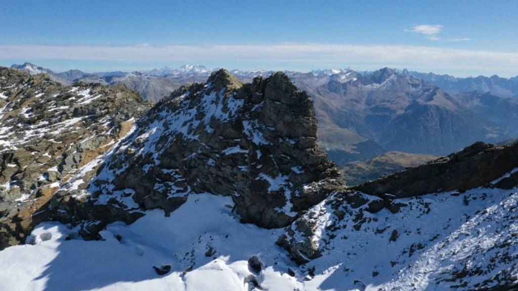 Die beiden Berggänger waren auf dem Abstieg des 3000 Meter hohen Piz di Ross, als der Mann abstürzte.