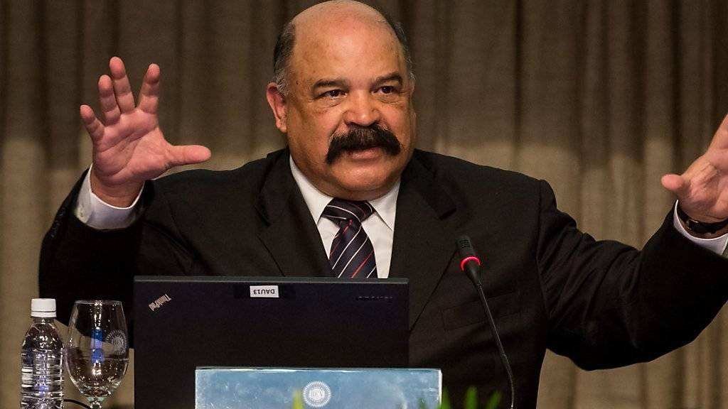 Über Geldschein gestolpert: Venezuelas Zentralbankchef Nelson Merentes reicht seinen Rücktritt ein. (Archivbild)