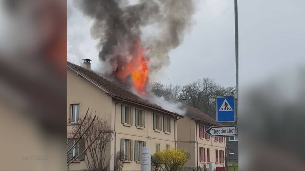 Unbewohnbar: Brand zerstört in Rheinfelden Doppeleinfamilienhaus