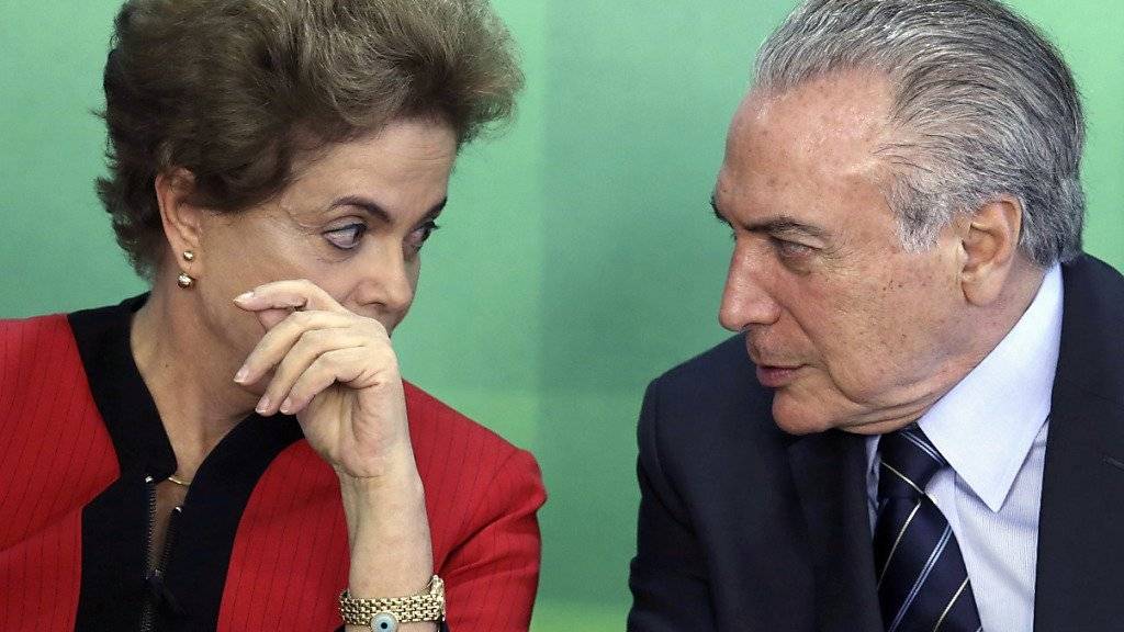 Die brasilianische Präsidentin und ihr Vize: Wird Dilma Rousseff suspendiert, übernimmt Michel Temer ihr Amt vorübergehend. (Archivbild)