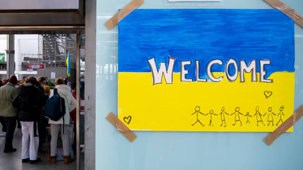 Glarus will Kosten sparen: Geflüchtete mit Status S - etwa Kriegsflüchtlinge aus der Ukraine - sollen auch mit B-Ausweis weniger Sozialhilfe erhalten als Einheimische. Die Regierung hat eine Gesetzesänderung lanciert. (Archiv)