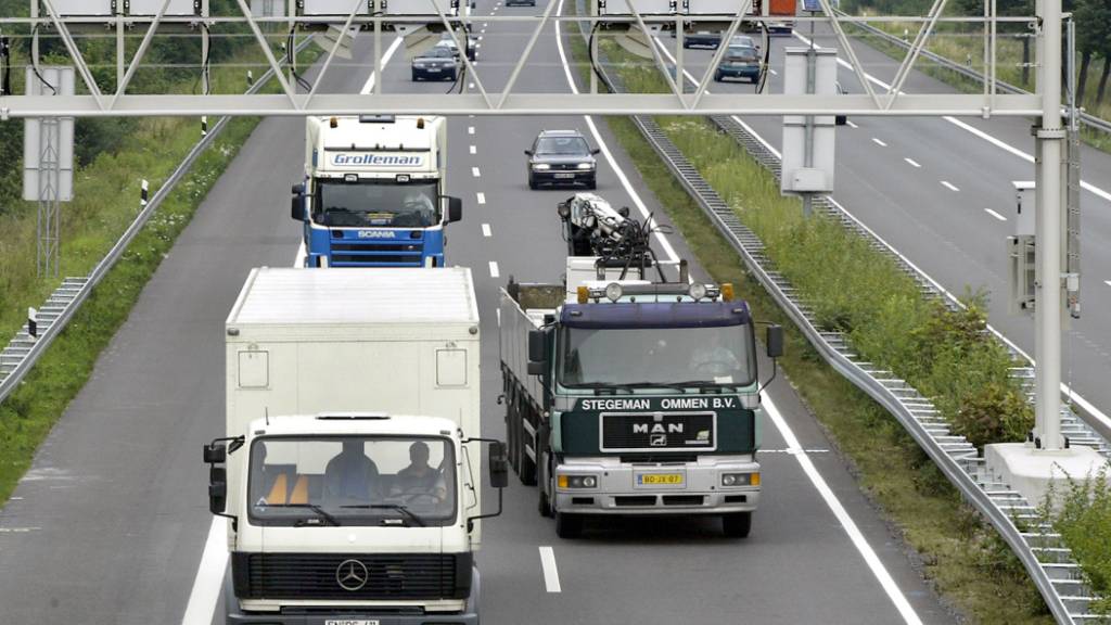 In der EU wurden im November erneut weniger neue Lastwägen, Lieferwägen und andere Nutzfahrzeuge registriert. (Symbolbild)