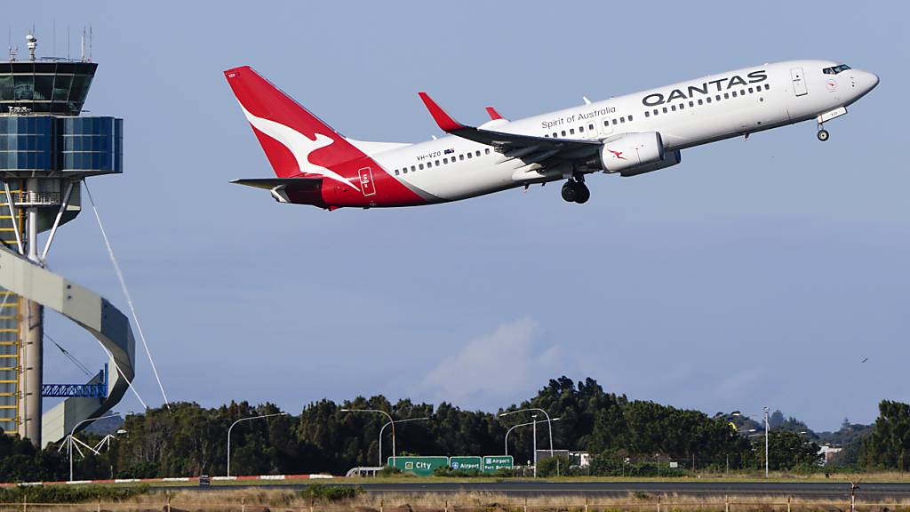 Die australische Airline Qantas verkaufe Zehntausende Tickets von gestrichenen Flügen. Das hat nun Folgen. (Archivbild)