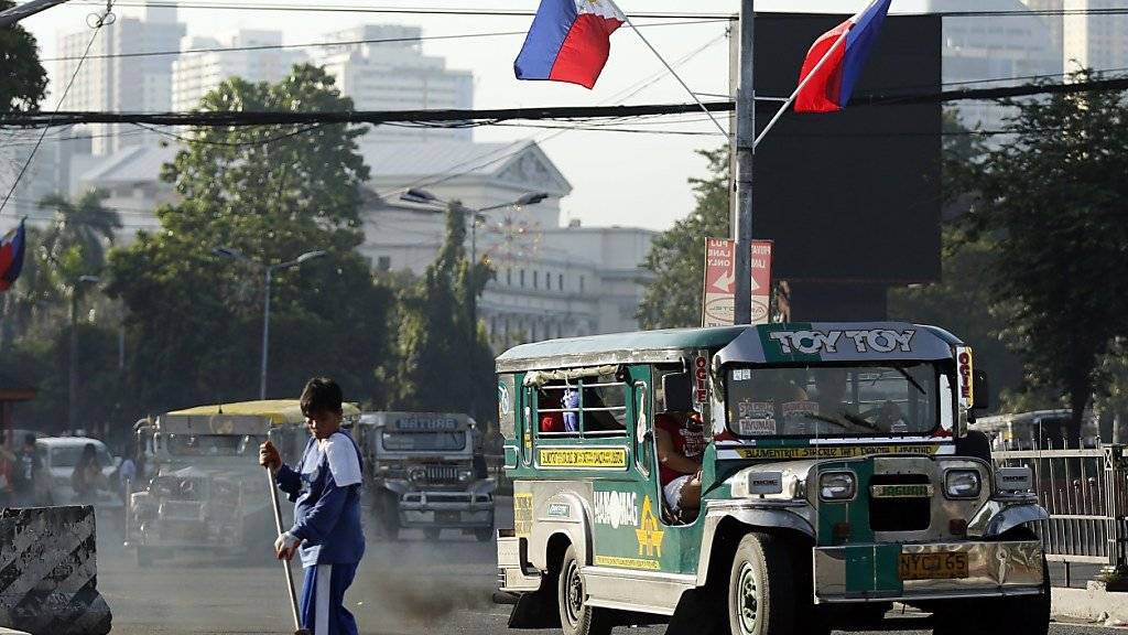 Bei einem Unfall mit einem sogenannten Jeepney, also einem Kleinbus, sind auf den Philippinen mindestens 20 Menschen ums Leben gekommen. (Symbolbild)