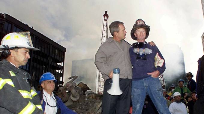 Berühmt durch Foto nach 9/11: Feuerwehrmann Beckwith gestorben