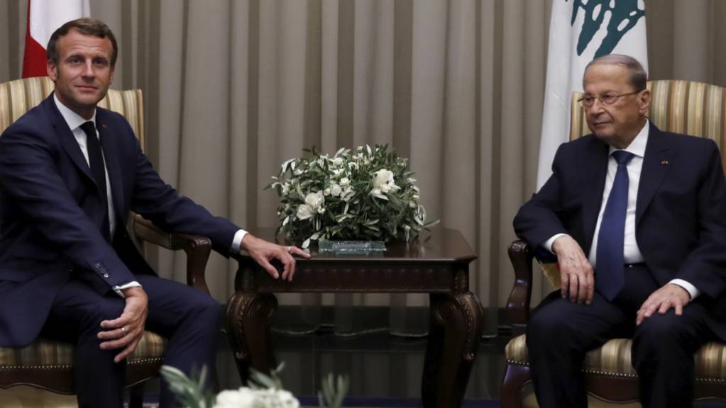 Beirut: Der französische Präsident Emmanuel Macron (links) im Gespräch mit seinem libanesischen Amtskollegen Michel Aoun.