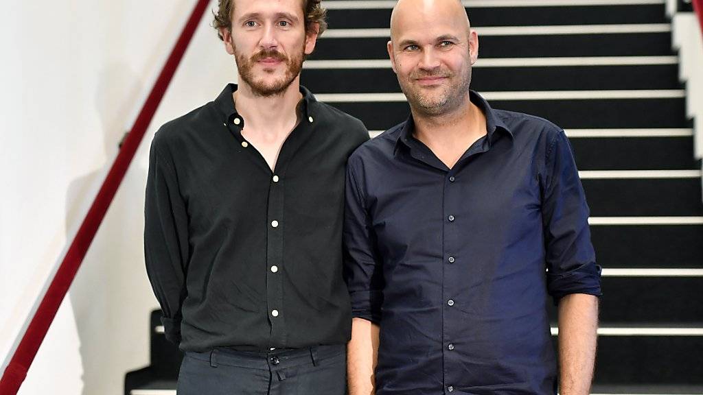 Der Dramaturg Benjamin von Blomberg, links, und der Regisseur Nicolas Stemann, rechts, leiten ab der Spielzeit 2019/20 das Zürcher Schauspielhaus. Die beiden sind seit zwölf Jahren ein Team, aktuell an den Münchner Kammerspielen.