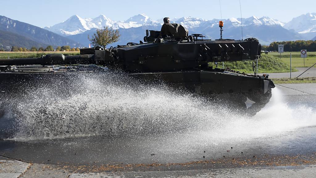 Ein Kampfpanzer des Typs Leopard II, eines Nachfolgemodells der von der Firma GLS eingeforderten Leopard 1 Panzer.