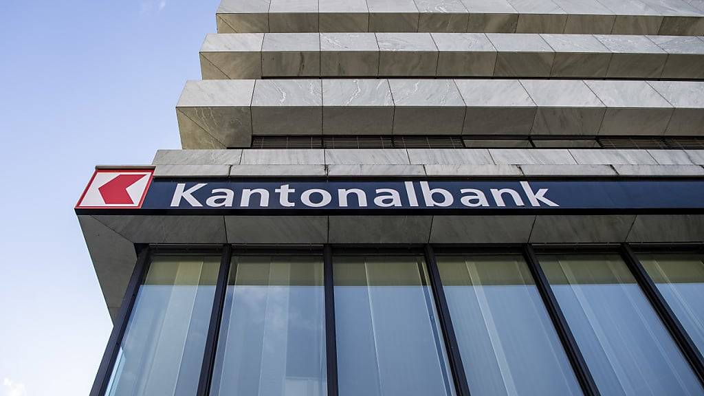 Die Mitte fordert für die Geschäftsleitung der Schwyzer Kantonalbank eine Vergütungslimite nach oben. (Archivbild)