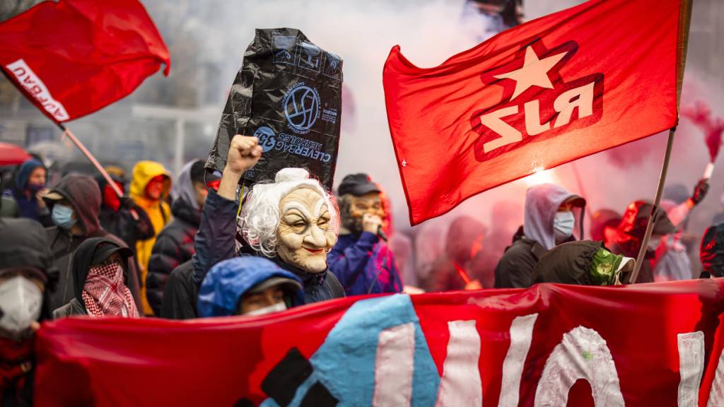 Am Samstag fand in Zürich eine Wohndemo statt - mehrere hundert Personen waren mit dabei.