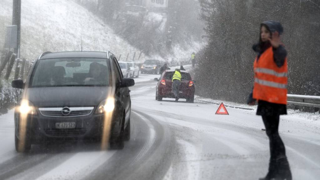 Seit dem Wintereinbruch hat es in der Schweiz zahlreiche Unfälle gegeben. (Archivbild)
